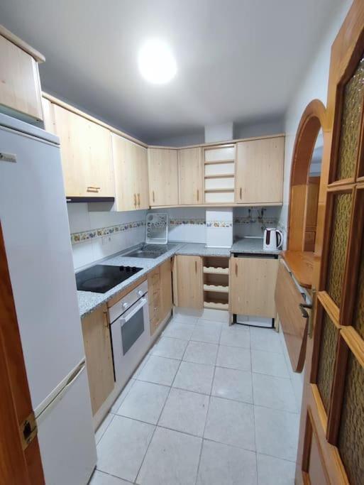 פואנגירולה Apartamento En Playa Carvajal מראה חיצוני תמונה