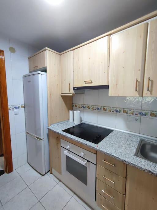 פואנגירולה Apartamento En Playa Carvajal מראה חיצוני תמונה